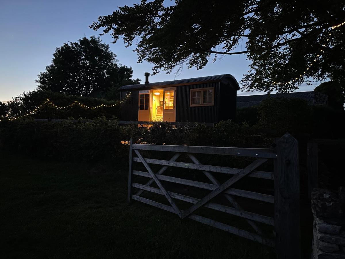 Hill House B & B & Luxury Shepherds Huts Castle Combe Exteriér fotografie